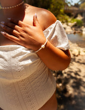 Load image into Gallery viewer, Luna Bracelet