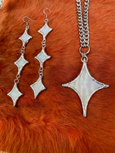 Load image into Gallery viewer, Maddy Earrings