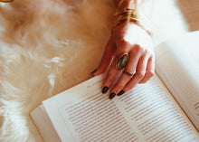 Load image into Gallery viewer, Labradorite Cocktail Ring