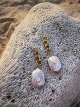 Load image into Gallery viewer, Delphine Earrings
